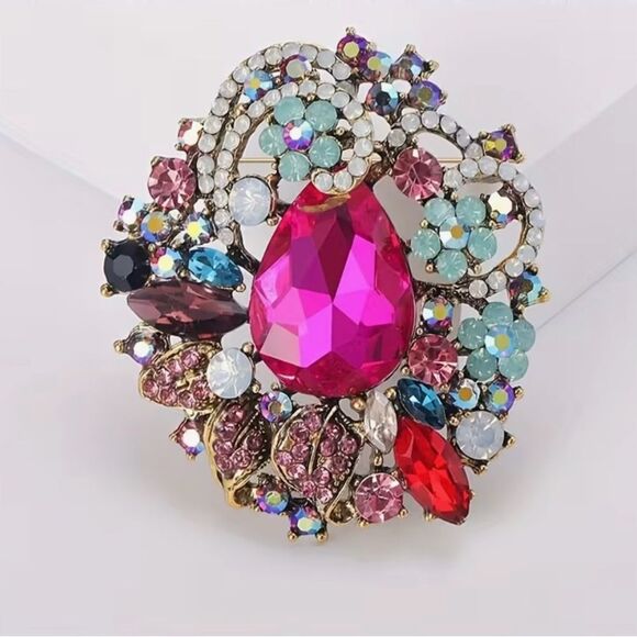 🩷 NEW Elegant Multicolor Sparkling Crystal Brooch 🩷 - Picture 3 of 7